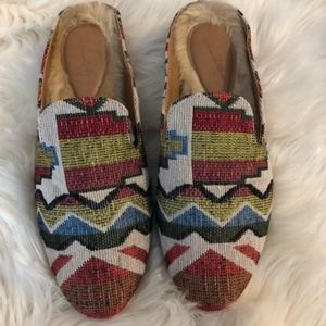 NWOT Universal Thread Slide Cozy Mules
